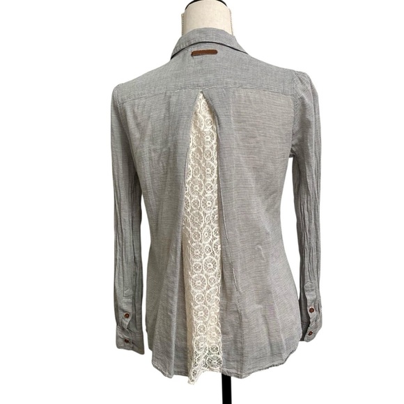 Birds of Paradis by Trovata Gray Stripe Lace Back Button Front Shirt Small - Picture 8 of 15